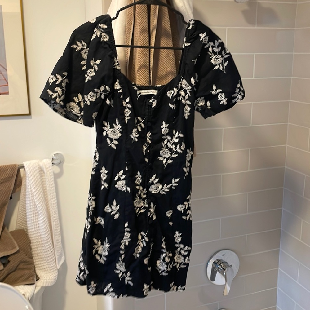 Abercrombie mini floral dress size small